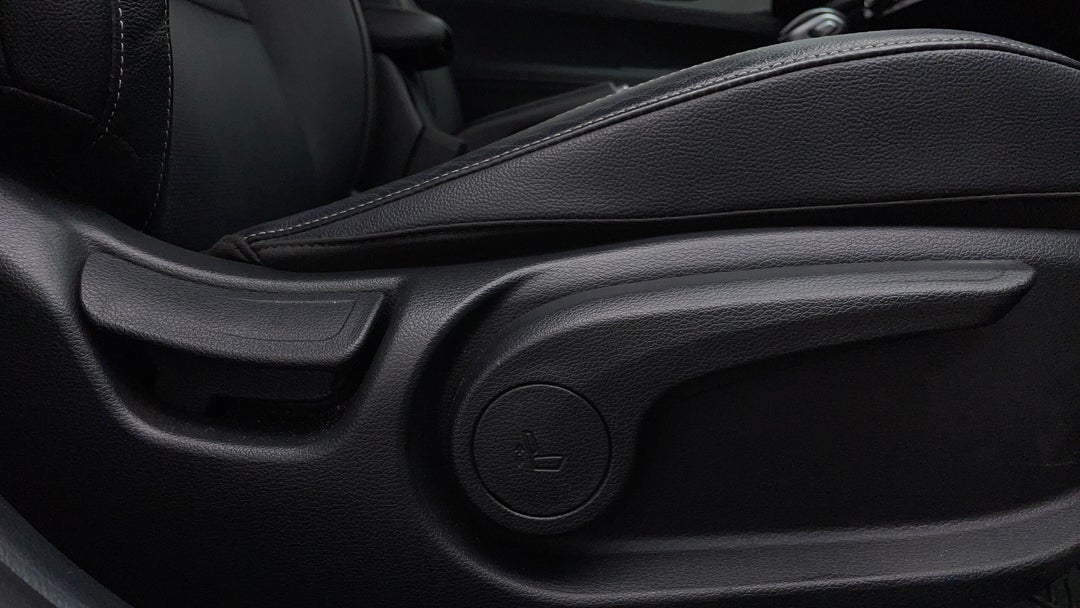 2021 Kia Cerato Sport+, Automatic, 26377 km, Drivers Side Adjustment Panel