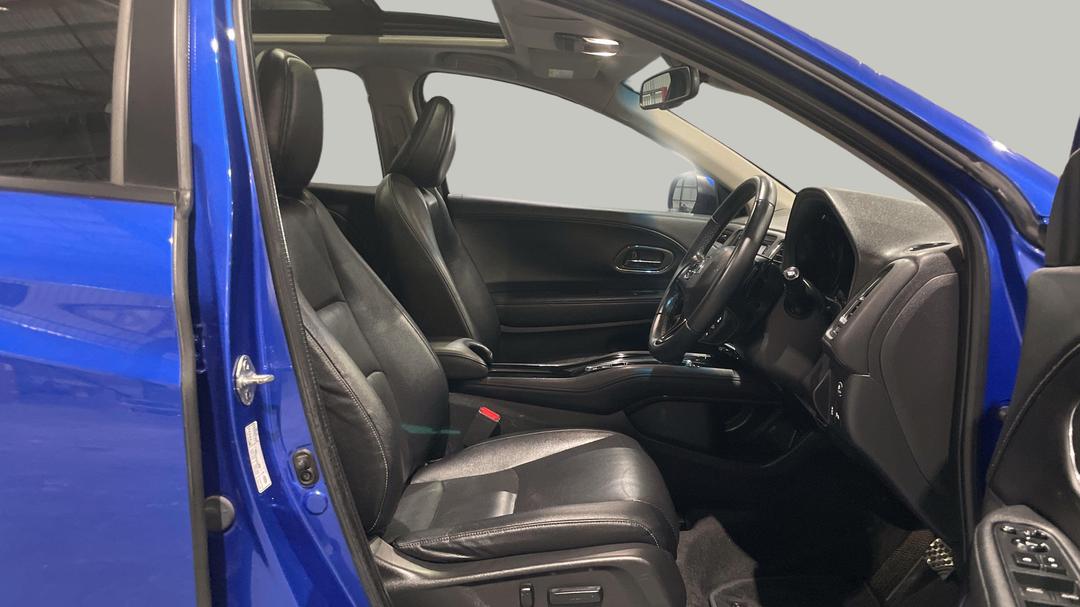 2019 Honda HR-V Vti-lx, Automatic, 100487 km, Right Side Front Door Cabin View
