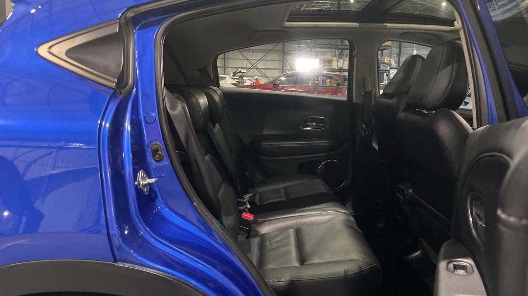 2019 Honda HR-V Vti-lx, Automatic, 100487 km, Right Side Rear Door Cabin View