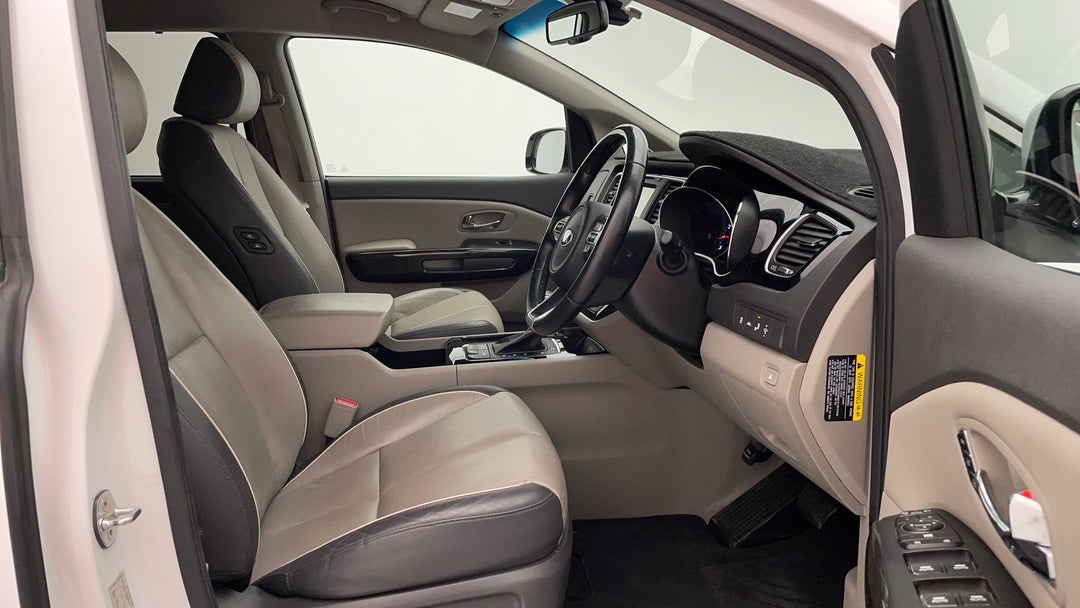 2018 Kia Carnival Platinum, Automatic, 99747 km, Right Side Front Door Cabin View