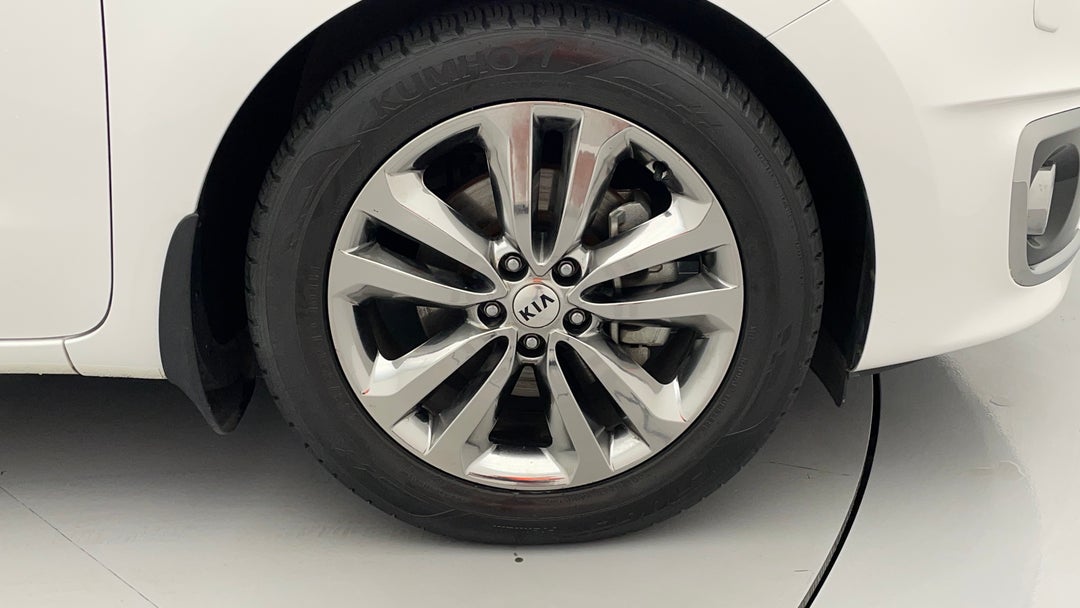 2018 Kia Carnival Platinum, Automatic, 99747 km, Right Front Wheel