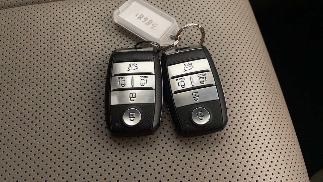 2018 Kia Carnival Platinum, Automatic, 99747 km, Key Close-up