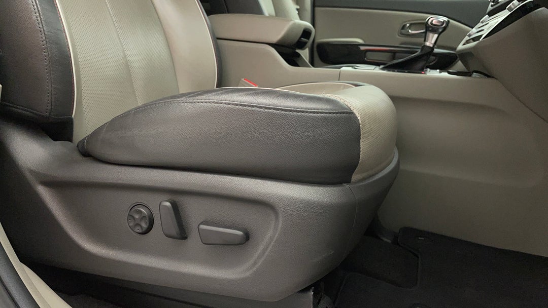 2018 Kia Carnival Platinum, Automatic, 99747 km, Drivers Side Adjustment Panel