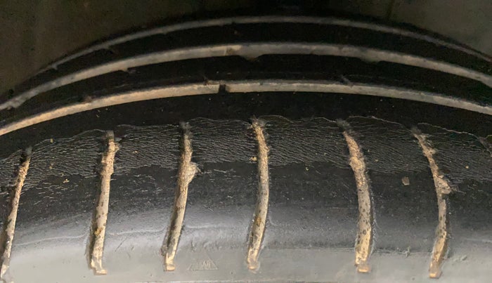 2011 Toyota Etios VX, Petrol, Manual, 65,721 km, Right Front Tyre Tread