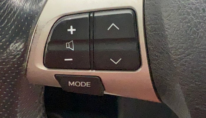 2011 Toyota Etios VX, Petrol, Manual, 65,721 km, Steering wheel - Sound system control not functional