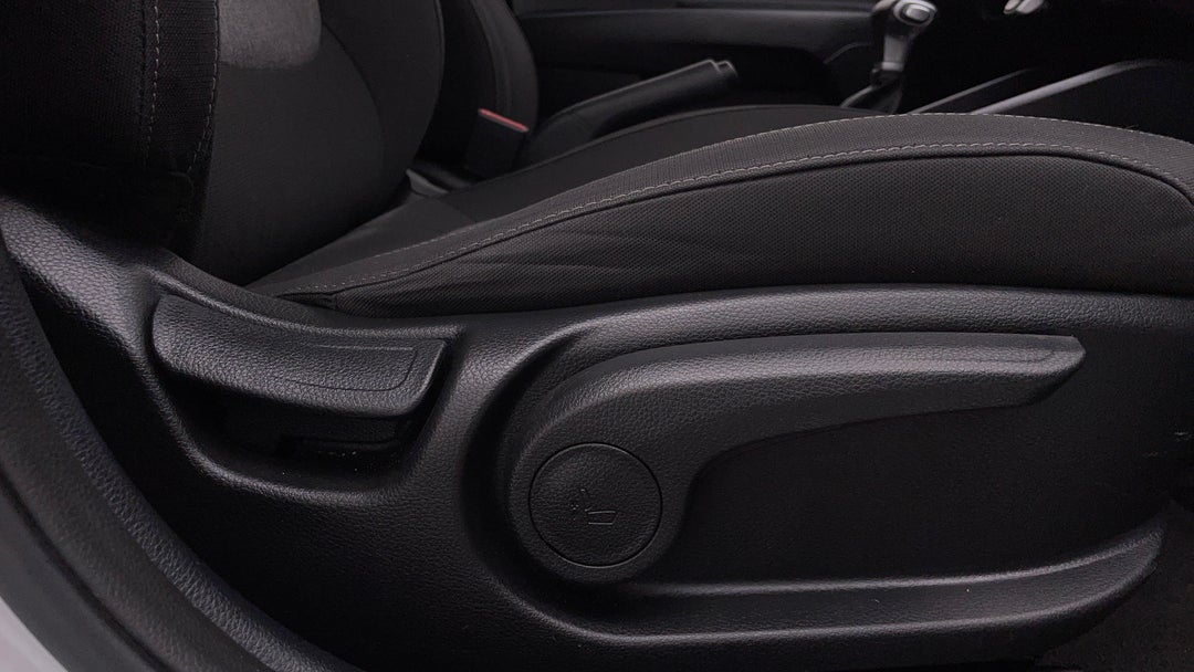 2022 Kia Stonic S, Automatic, 32400 km, Drivers Side Adjustment Panel