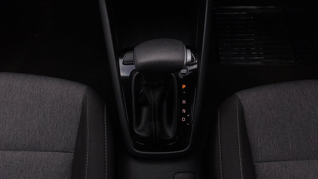 2022 Kia Stonic S, Automatic, 32400 km, Gear Lever 