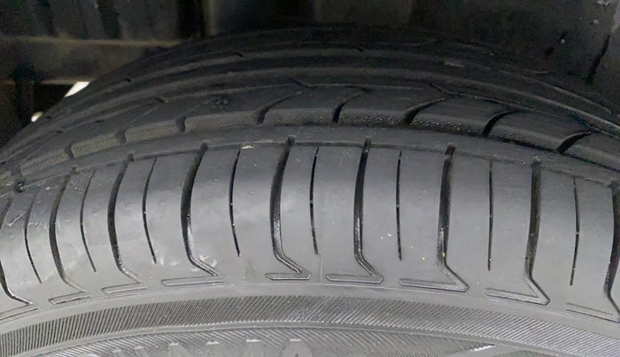 2015 Maruti Swift VXI, Petrol, Manual, 59,237 km, Right Rear Tyre Tread