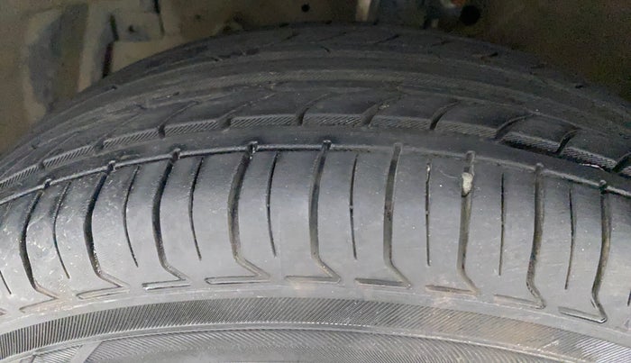 2015 Maruti Swift VXI, Petrol, Manual, 59,237 km, Left Front Tyre Tread