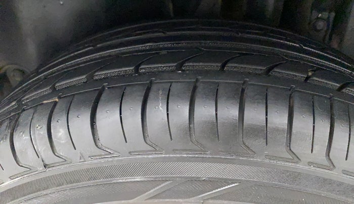 2015 Maruti Swift VXI, Petrol, Manual, 59,237 km, Left Rear Tyre Tread