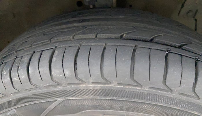 2015 Maruti Swift VXI, Petrol, Manual, 59,237 km, Right Front Tyre Tread