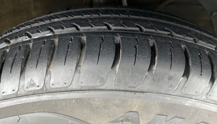 2018 Maruti Dzire VXI, Petrol, Manual, 13,904 km, Right Front Tyre Tread