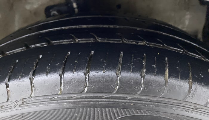2015 Maruti Celerio VXI d, Petrol, Manual, 66,210 km, Right Front Tyre Tread