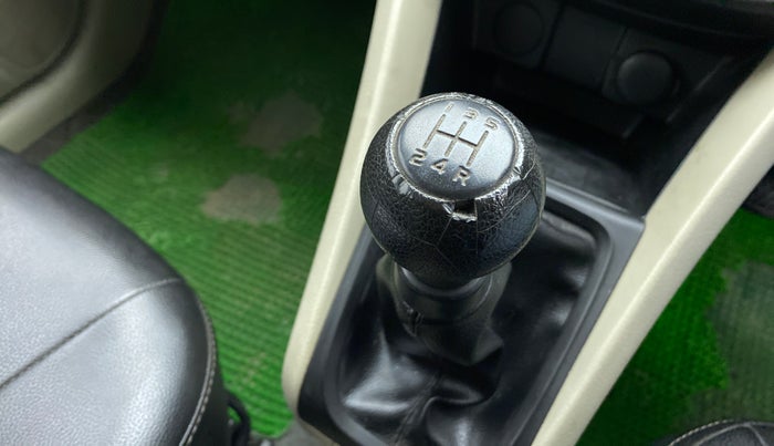 2015 Maruti Celerio VXI d, Petrol, Manual, 66,210 km, Gear lever - Knob has minor damage