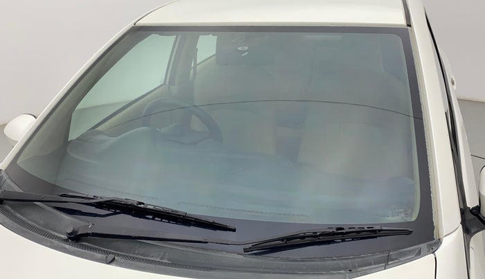 2014 Honda Amaze 1.5L I-DTEC S, Diesel, Manual, 1,06,405 km, Front windshield - Minor spot on windshield