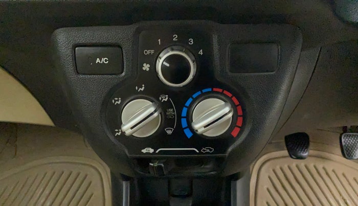 2014 Honda Amaze 1.5L I-DTEC S, Diesel, Manual, 1,06,405 km, AC Unit - Main switch light not functional