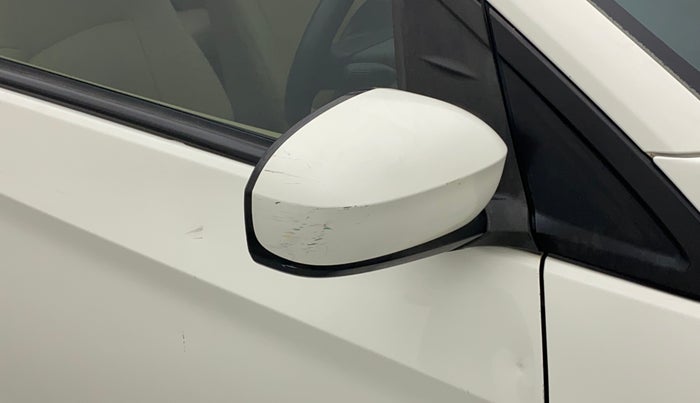 2014 Honda Amaze 1.5L I-DTEC S, Diesel, Manual, 1,06,405 km, Right rear-view mirror - Minor scratches