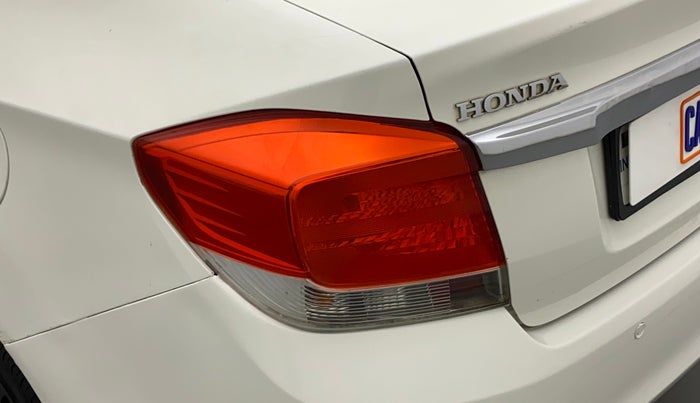 2014 Honda Amaze 1.5L I-DTEC S, Diesel, Manual, 1,06,405 km, Left tail light - Faded