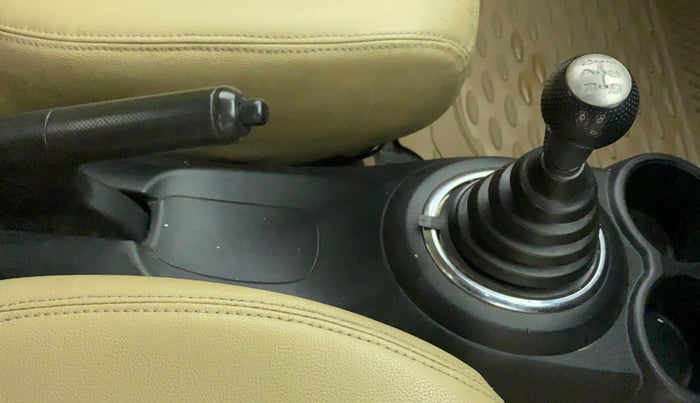 2014 Honda Amaze 1.5L I-DTEC S, Diesel, Manual, 1,06,405 km, Gear Lever