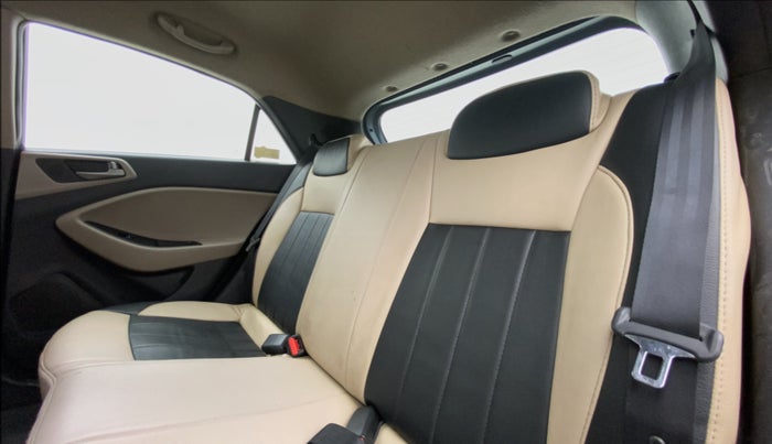 2014 Hyundai Elite i20 SPORTZ 1.4, Diesel, Manual, 83,271 km, Right Side Rear Door Cabin