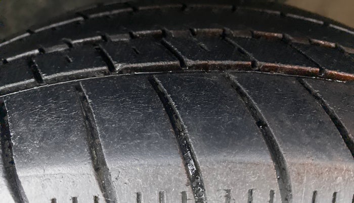 2015 Volkswagen Polo HIGHLINE1.2L PETROL, Petrol, Manual, 58,342 km, Left Front Tyre Tread