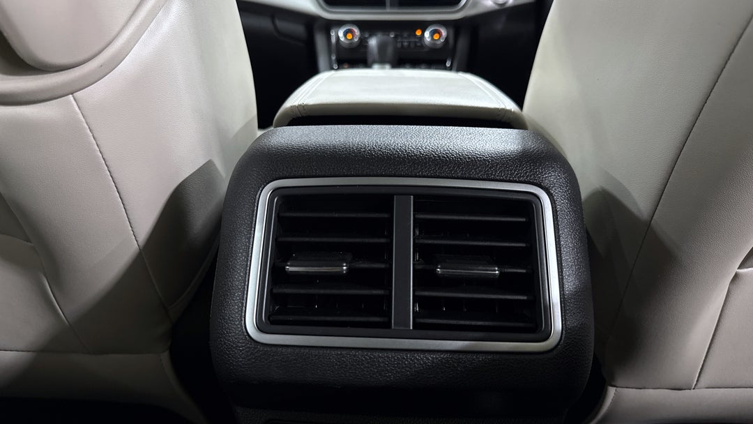 2023 Mahindra Xuv700 Ax7l, Automatic, 60220 km, Rear A/C Vent