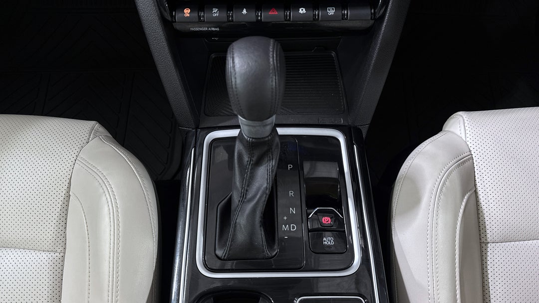 2023 Mahindra Xuv700 Ax7l, Automatic, 60220 km, Gear Lever 