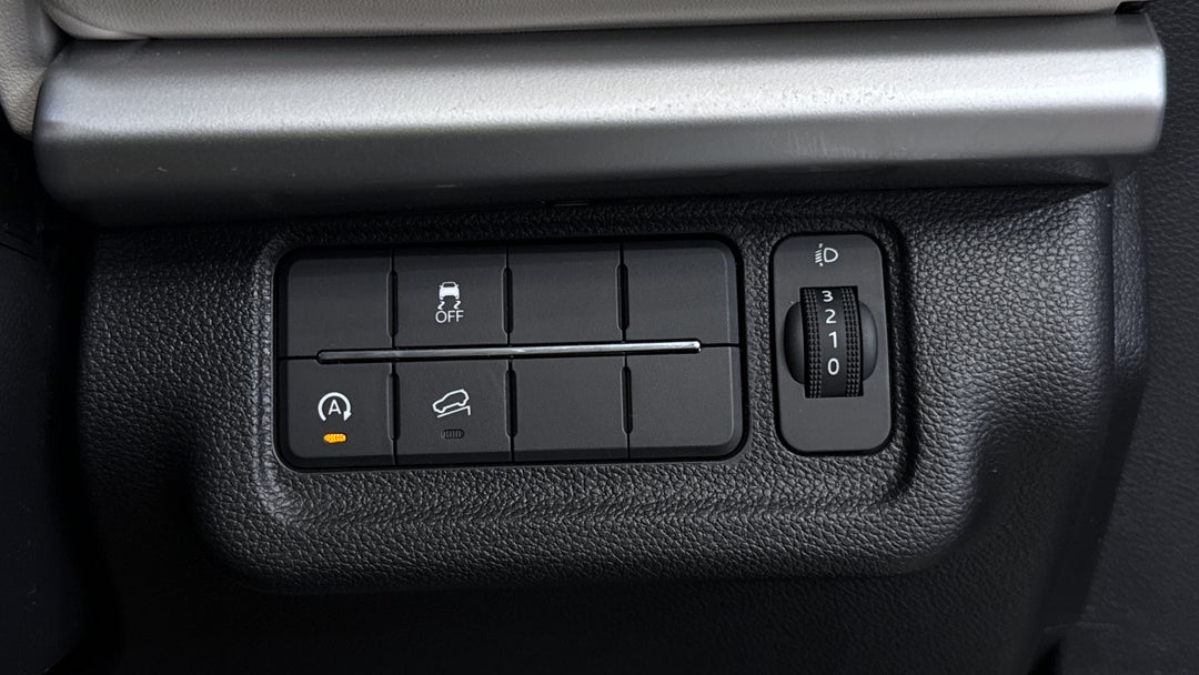 2023 Mahindra Xuv700 Ax7l, Automatic, 60220 km, Utility Switches/Buttons