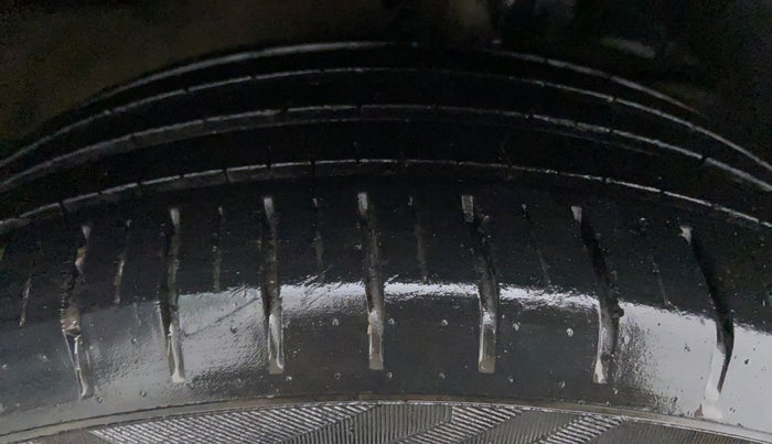 2017 Maruti Baleno ALPHA PETROL 1.2, Petrol, Manual, 29,563 km, Right Front Tyre Tread