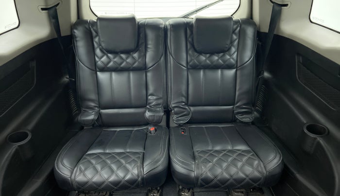 2020 Mahindra XUV500 W5, Diesel, Manual, 19,512 km, Third Seat Row ( optional )