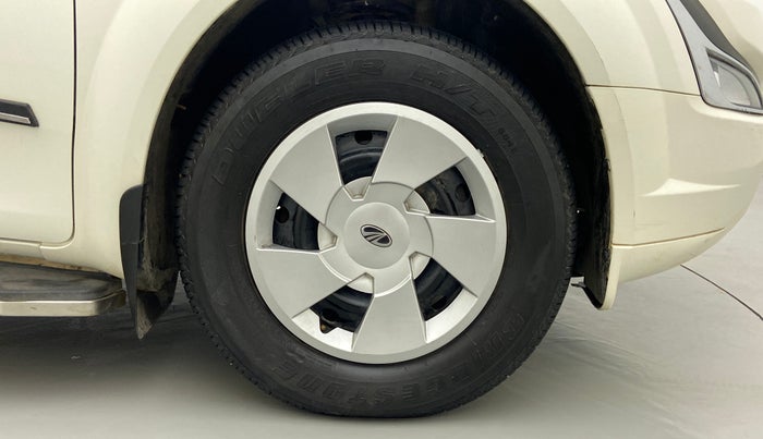 2020 Mahindra XUV500 W5, Diesel, Manual, 19,512 km, Right Front Wheel