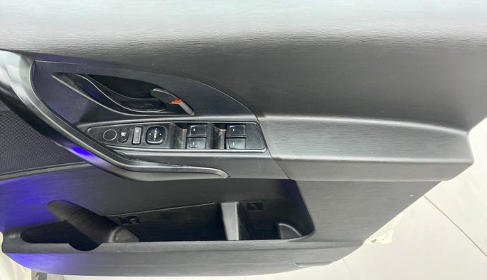 2020 Mahindra XUV500 W5, Diesel, Manual, 19,512 km, Driver Side Door Panels Control