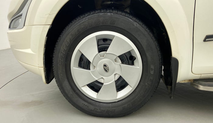 2020 Mahindra XUV500 W5, Diesel, Manual, 19,512 km, Left Front Wheel