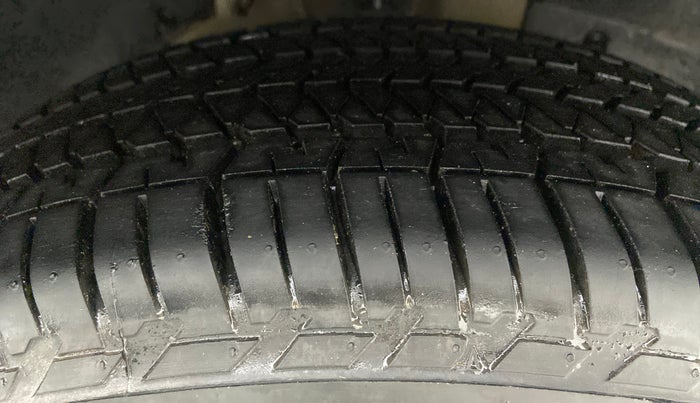 2020 Mahindra XUV500 W5, Diesel, Manual, 19,512 km, Right Front Tyre Tread