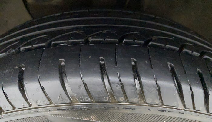 2015 Hyundai Elite i20 SPORTZ 1.2, Petrol, Manual, 62,102 km, Left Front Tyre Tread