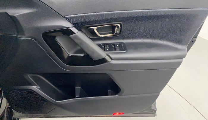 2022 Tata Safari XZA PLUS DARK EDITION, Diesel, Automatic, 4,090 km, Driver Side Door Panels Control