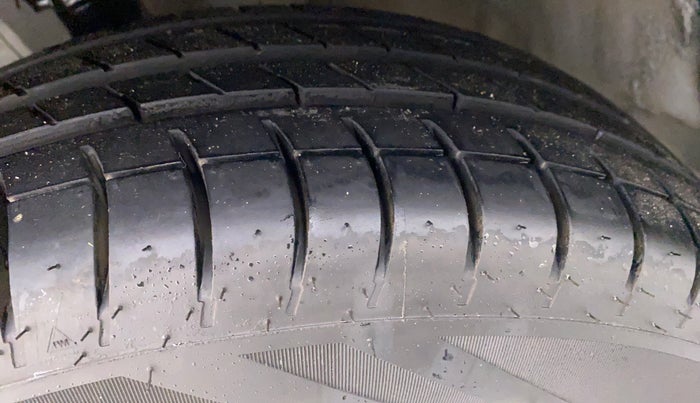 2016 Hyundai Elite i20 MAGNA 1.2, Petrol, Manual, 38,250 km, Left Front Tyre Tread