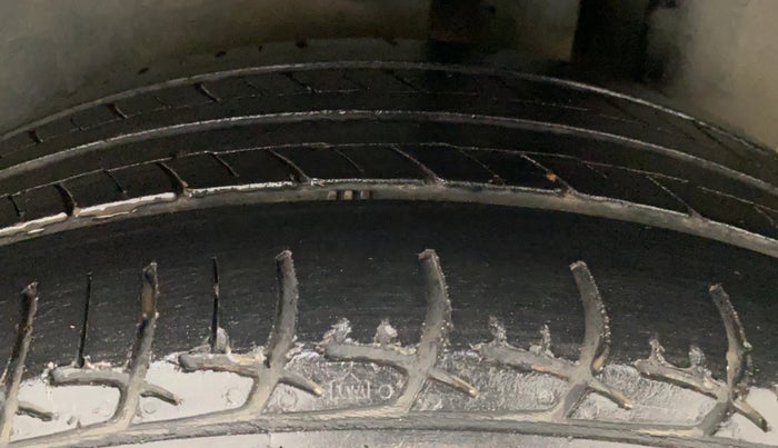 2015 Maruti Ciaz ZXI, Petrol, Manual, 53,491 km, Left Rear Tyre Tread