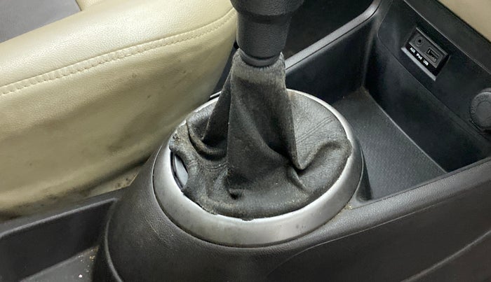 2013 Hyundai i20 MAGNA O 1.2, Petrol, Manual, 60,357 km, Gear lever - Boot cover slightly torn