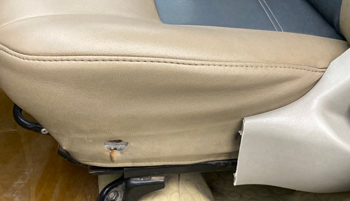 2014 Renault Pulse RX L DIESEL, Diesel, Manual, 83,271 km, Front left seat (passenger seat) - Seat side trim has minor damage