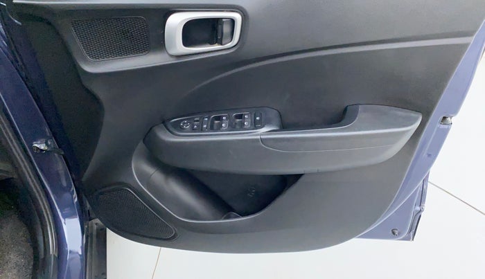 2020 Hyundai VENUE 1.0L Turbo GDI SX MT, Petrol, Manual, 17,466 km, Driver Side Door Panels Control