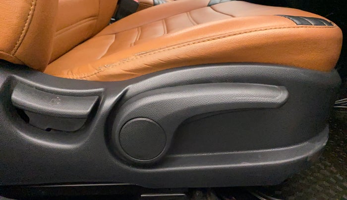2016 Hyundai Elite i20 SPORTZ 1.2, Petrol, Manual, 73,516 km, Driver Side Adjustment Panel