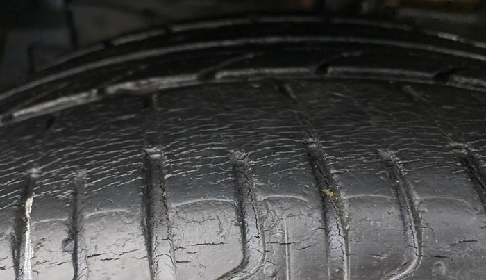2017 Maruti Ciaz ALPHA 1.4 VVT, Petrol, Manual, 78,394 km, Left Front Tyre Tread