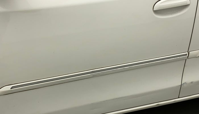 2013 Toyota Etios G, Petrol, Manual, 99,746 km, Front passenger door - Minor scratches