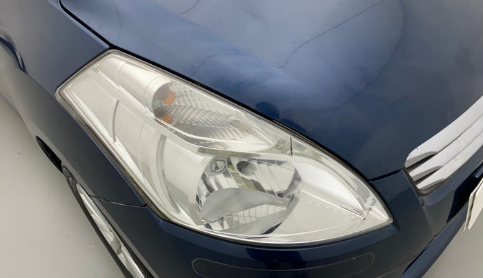 2014 Maruti Ertiga VXI, Petrol, Manual, 87,308 km, Right headlight - Headlight parking bulb fused