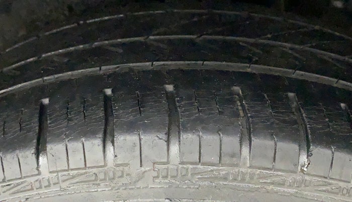 2014 Maruti Ertiga VXI, Petrol, Manual, 87,308 km, Left Rear Tyre Tread