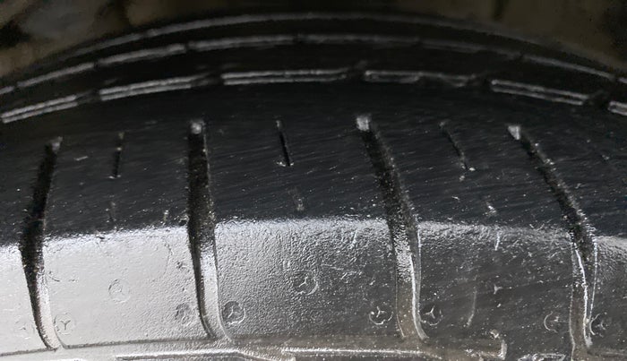 2019 KIA SELTOS HTX+ MT 1.5 DIESEL, Diesel, Manual, 38,112 km, Right Front Tyre Tread