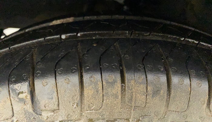 2013 Hyundai i10 SPORTZ 1.2, Petrol, Manual, 65,840 km, Left Front Tyre Tread