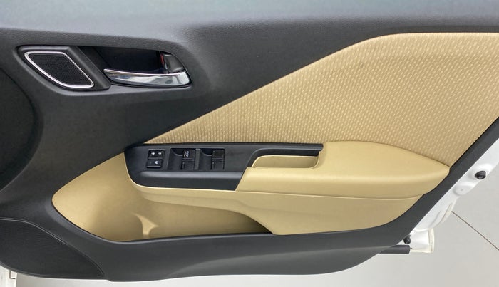 2017 Honda City V MT PETROL, Petrol, Manual, 30,111 km, Driver Side Door Panels Control