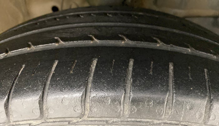 2017 Honda City V MT PETROL, Petrol, Manual, 30,111 km, Right Front Tyre Tread